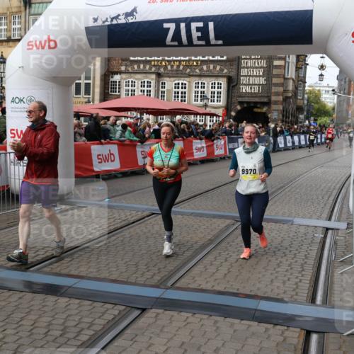 05.10.2025 - 20. swb-Marathon Bremen Yannick Fuchs http://msf.ph/oto/9253767 05.10.2025 11:14:45 Ziel 9861, 9970, 10722, 11139, 11473 meine-sportfotos.de
