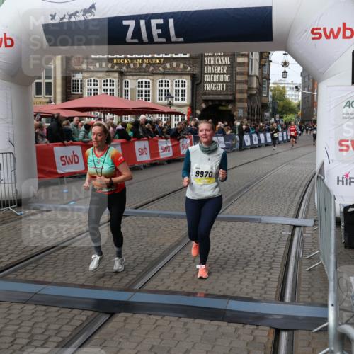 05.10.2025 - 20. swb-Marathon Bremen Yannick Fuchs http://msf.ph/oto/9253788 05.10.2025 11:14:46 Ziel 9861, 9970, 10722, 11473 meine-sportfotos.de