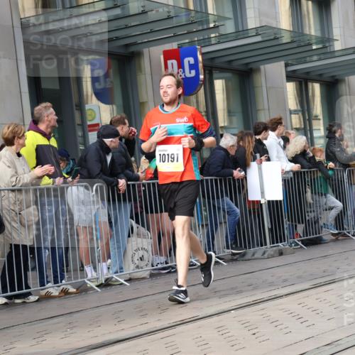 05.10.2025 - 20. swb-Marathon Bremen Strokosch-Dieckow http://msf.ph/oto/9253789 05.10.2025 10:56:01 Ziel 9258, 9424, 9783, 9790, 9811, 9855, 9932, 9968, 10005, 10009, 10028, 10179, 10191, 10196, 10387, 10424, 10546, 10590, 10648, 10989, 10992, 11100, 11253, 11364, 11366, 11554, 11571, 11620, 11630, 11662, 11693, 11723, 11741, 9258, 9424, 9783, 9790, 9811, 9855, 9932, 9968, 10005, 10009, 10028, 10179, 10191, 10196, 10387, 10424, 10546, 10590, 10648, 10989, 10992, 11100, 11253, 11364, 11366, 11554, 11571, 11620, 11630, 11662, 11693 meine-sportfotos.de