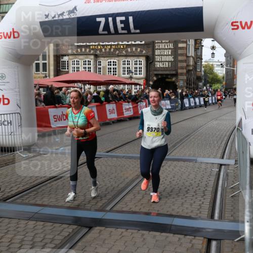 05.10.2025 - 20. swb-Marathon Bremen Yannick Fuchs http://msf.ph/oto/9253797 05.10.2025 11:14:46 Ziel 9861, 9970, 10722, 11473 meine-sportfotos.de