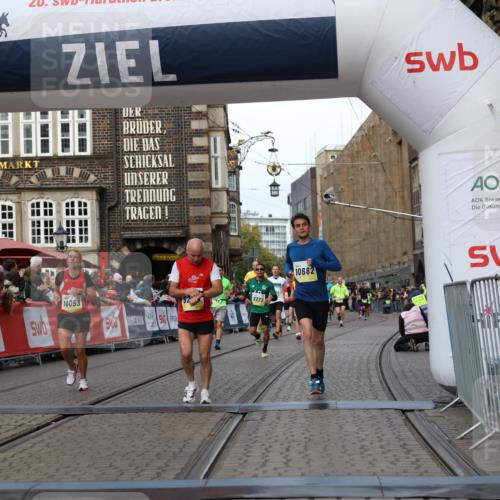 05.10.2025 - 20. swb-Marathon Bremen Yannick Fuchs http://msf.ph/oto/9253806 05.10.2025 10:45:42 Ziel 9222, 9250, 10053, 10682, 11585 meine-sportfotos.de