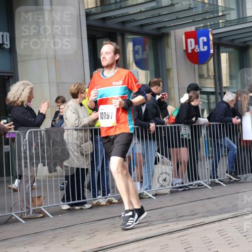 05.10.2025 - 20. swb-Marathon Bremen Strokosch-Dieckow http://msf.ph/oto/9253811 05.10.2025 10:56:02 Ziel 9258, 9424, 9783, 9790, 9855, 9932, 9968, 10005, 10009, 10028, 10042, 10179, 10191, 10196, 10387, 10424, 10546, 10590, 10648, 10989, 10992, 11100, 11253, 11260, 11364, 11366, 11554, 11571, 11630, 11662, 11693, 11723, 11741, 9258, 9424, 9783, 9790, 9855, 9932, 9968, 10005, 10009, 10028, 10042, 10179, 10191, 10196, 10387, 10424, 10546, 10590, 10648, 10989, 10992, 11100, 11253, 11260, 11364, 11366, 11554, 11571, 11630, 11662, 11693 meine-sportfotos.de