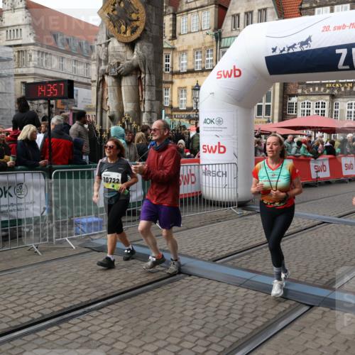 05.10.2025 - 20. swb-Marathon Bremen Yannick Fuchs http://msf.ph/oto/9253815 05.10.2025 11:14:46 Ziel 9861, 9970, 10722, 11473 meine-sportfotos.de