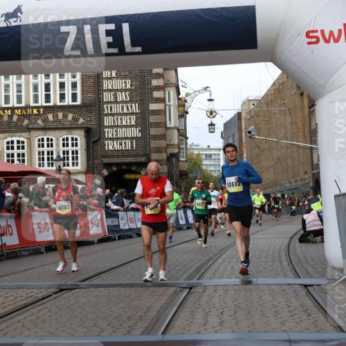05.10.2025 - 20. swb-Marathon Bremen Yannick Fuchs http://msf.ph/oto/9253816 05.10.2025 10:45:43 Ziel 8000, 9200, 9222, 9250, 10053, 10682, 11678, 11745 meine-sportfotos.de