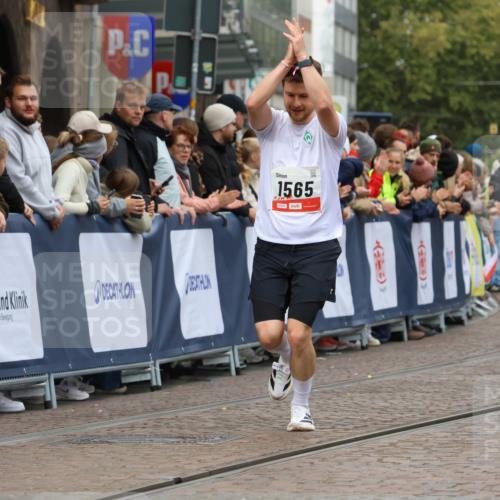 05.10.2025 - 20. swb-Marathon Bremen Strokosch-Dieckow http://msf.ph/oto/9253825 05.10.2025 12:51:51 Ziel 419, 1565 meine-sportfotos.de