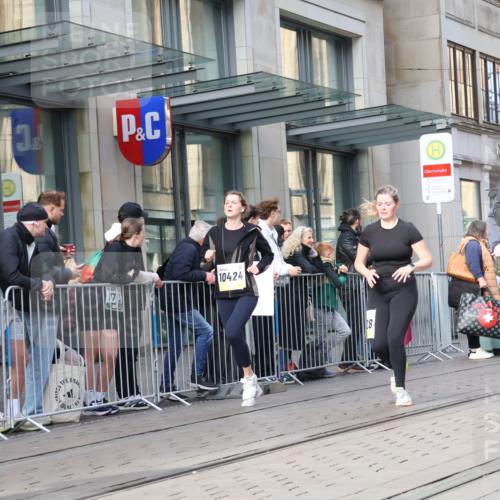 05.10.2025 - 20. swb-Marathon Bremen Strokosch-Dieckow http://msf.ph/oto/9253831 05.10.2025 10:56:02 Ziel 9258, 9424, 9783, 9790, 9855, 9932, 9968, 10005, 10009, 10028, 10042, 10179, 10191, 10196, 10387, 10424, 10546, 10590, 10648, 10989, 10992, 11100, 11253, 11260, 11364, 11366, 11554, 11571, 11630, 11662, 11693, 11723, 11741, 9258, 9424, 9783, 9790, 9855, 9932, 9968, 10005, 10009, 10028, 10042, 10179, 10191, 10196, 10387, 10424, 10546, 10590, 10648, 10989, 10992, 11100, 11253, 11260, 11364, 11366, 11554, 11571, 11630, 11662, 11693 meine-sportfotos.de