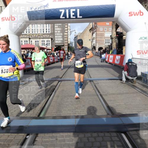 05.10.2025 - 20. swb-Marathon Bremen Yannick Fuchs http://msf.ph/oto/9253840 05.10.2025 10:54:42 Ziel 9367, 10032, 10174, 10178, 10296, 10768, 11045, 11089, 11321, 11694 meine-sportfotos.de