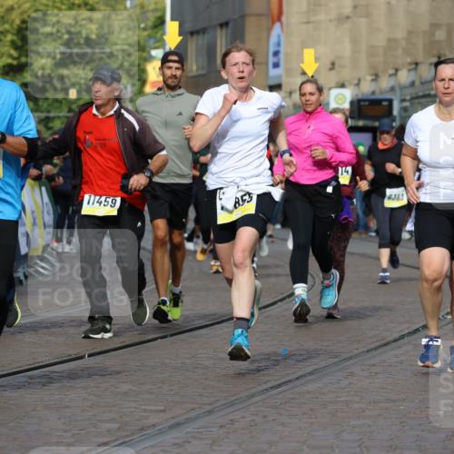 05.10.2025 - 20. swb-Marathon Bremen Strokosch-Dieckow http://msf.ph/oto/9253847 05.10.2025 11:02:00 Ziel 9324, 9426, 9536, 9686, 10301, 10837, 10855, 10879, 10887, 10944, 11014, 11415, 11459 meine-sportfotos.de