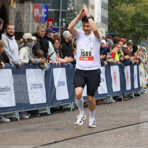 05.10.2025 - 20. swb-Marathon Bremen Strokosch-Dieckow http://msf.ph/oto/9253853 05.10.2025 12:51:51 Ziel 419, 1565 meine-sportfotos.de
