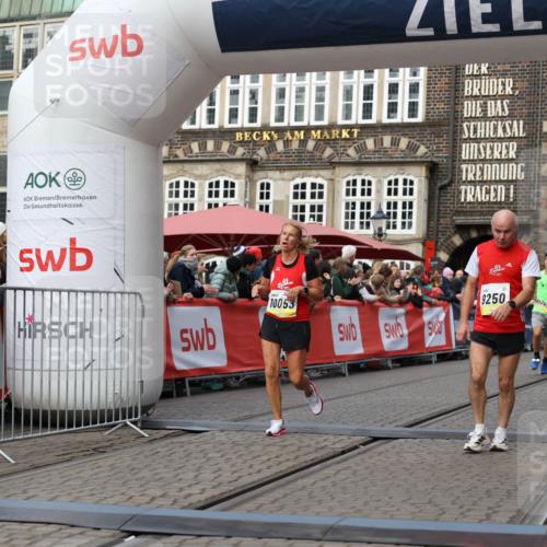 05.10.2025 - 20. swb-Marathon Bremen Yannick Fuchs http://msf.ph/oto/9253876 05.10.2025 10:45:43 Ziel 8000, 9200, 9222, 9250, 10053, 10682, 11678, 11745 meine-sportfotos.de