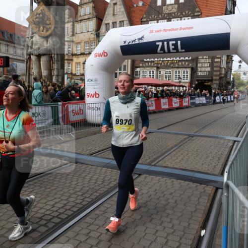05.10.2025 - 20. swb-Marathon Bremen Yannick Fuchs http://msf.ph/oto/9253890 05.10.2025 11:14:47 Ziel 9861, 9970, 10722, 11473 meine-sportfotos.de