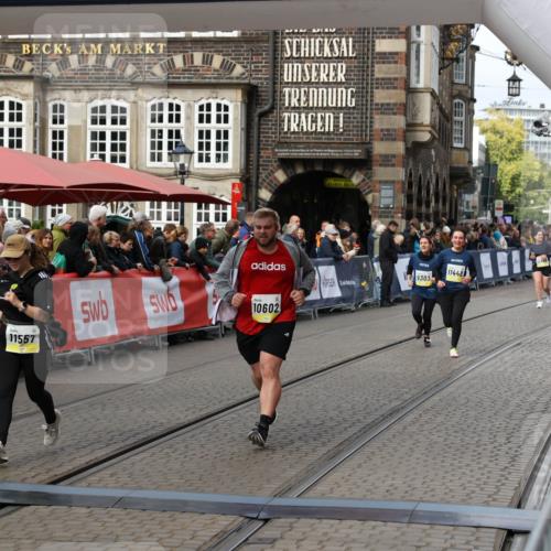 05.10.2025 - 20. swb-Marathon Bremen Yannick Fuchs http://msf.ph/oto/9253900 05.10.2025 11:14:54 Ziel 10602, 11448, 11557 meine-sportfotos.de