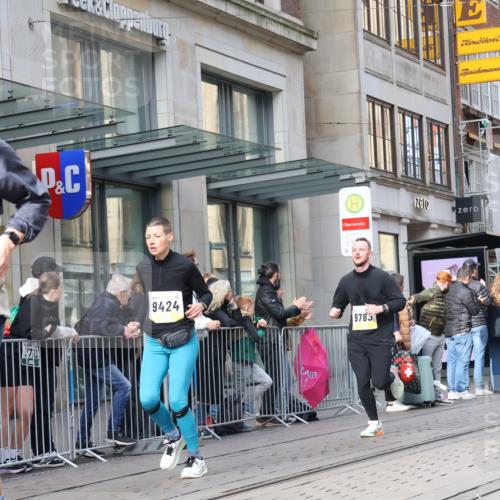05.10.2025 - 20. swb-Marathon Bremen Strokosch-Dieckow http://msf.ph/oto/9253902 05.10.2025 10:56:05 Ziel 9258, 9424, 9547, 9783, 9790, 9855, 9886, 9932, 10005, 10008, 10028, 10042, 10179, 10191, 10196, 10387, 10424, 10546, 10590, 10648, 10971, 10992, 11100, 11253, 11260, 11364, 11554, 11571, 11630, 11662, 11691, 11723, 11741, 9258, 9424, 9547, 9783, 9790, 9855, 9886, 9932, 10005, 10008, 10028, 10042, 10179, 10191, 10196, 10387, 10424, 10546, 10590, 10648, 10971, 10992, 11100, 11253, 11260, 11364, 11554, 11571, 11630, 11662, 11691 meine-sportfotos.de
