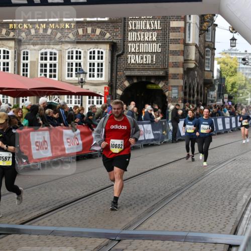 05.10.2025 - 20. swb-Marathon Bremen Yannick Fuchs http://msf.ph/oto/9253910 05.10.2025 11:14:54 Ziel 10602, 11448, 11557 meine-sportfotos.de