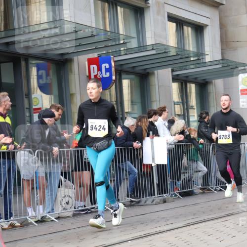 05.10.2025 - 20. swb-Marathon Bremen Strokosch-Dieckow http://msf.ph/oto/9253915 05.10.2025 10:56:05 Ziel 9258, 9424, 9547, 9783, 9790, 9855, 9886, 9932, 10005, 10008, 10028, 10042, 10179, 10191, 10196, 10387, 10424, 10546, 10590, 10648, 10971, 10992, 11100, 11253, 11260, 11364, 11554, 11571, 11630, 11662, 11691, 11723, 11741, 9258, 9424, 9547, 9783, 9790, 9855, 9886, 9932, 10005, 10008, 10028, 10042, 10179, 10191, 10196, 10387, 10424, 10546, 10590, 10648, 10971, 10992, 11100, 11253, 11260, 11364, 11554, 11571, 11630, 11662, 11691 meine-sportfotos.de