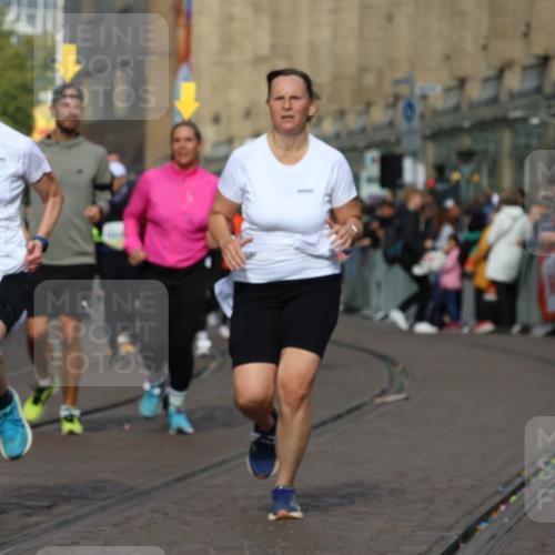 05.10.2025 - 20. swb-Marathon Bremen Strokosch-Dieckow http://msf.ph/oto/9253924 05.10.2025 11:02:02 Ziel 9324, 9426, 9536, 9686, 10301, 10508, 10855, 10879, 10887, 10944, 11014, 11459 meine-sportfotos.de