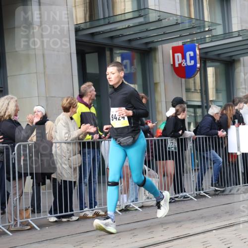 05.10.2025 - 20. swb-Marathon Bremen Strokosch-Dieckow http://msf.ph/oto/9253928 05.10.2025 10:56:06 Ziel 9258, 9424, 9547, 9783, 9790, 9855, 9886, 9932, 10005, 10008, 10028, 10042, 10179, 10191, 10196, 10387, 10424, 10546, 10590, 10648, 10971, 10992, 11100, 11253, 11260, 11364, 11554, 11571, 11662, 11691, 11723, 11741, 9258, 9424, 9547, 9783, 9790, 9855, 9886, 9932, 10005, 10008, 10028, 10042, 10179, 10191, 10196, 10387, 10424, 10546, 10590, 10648, 10971, 10992, 11100, 11253, 11260, 11364, 11554, 11571, 11662, 11691 meine-sportfotos.de