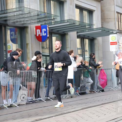 05.10.2025 - 20. swb-Marathon Bremen Strokosch-Dieckow http://msf.ph/oto/9253946 05.10.2025 10:56:06 Ziel 9258, 9424, 9547, 9783, 9790, 9855, 9886, 9932, 10005, 10008, 10028, 10042, 10179, 10191, 10196, 10387, 10424, 10546, 10590, 10648, 10971, 10992, 11100, 11253, 11260, 11364, 11554, 11571, 11662, 11691, 11723, 11741, 9258, 9424, 9547, 9783, 9790, 9855, 9886, 9932, 10005, 10008, 10028, 10042, 10179, 10191, 10196, 10387, 10424, 10546, 10590, 10648, 10971, 10992, 11100, 11253, 11260, 11364, 11554, 11571, 11662, 11691 meine-sportfotos.de