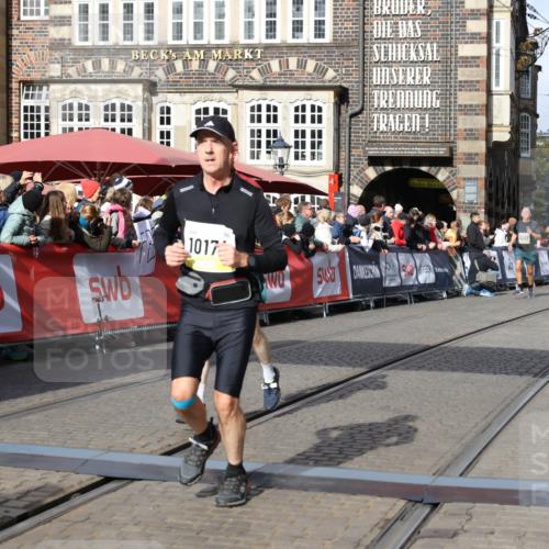 05.10.2025 - 20. swb-Marathon Bremen Yannick Fuchs http://msf.ph/oto/9253971 05.10.2025 10:54:45 Ziel 9367, 10174, 10178, 10296, 10768, 11045, 11089, 11321, 11694 meine-sportfotos.de