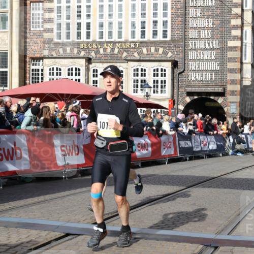 05.10.2025 - 20. swb-Marathon Bremen Yannick Fuchs http://msf.ph/oto/9253979 05.10.2025 10:54:45 Ziel 9367, 10174, 10178, 10296, 10768, 11045, 11089, 11321, 11694 meine-sportfotos.de