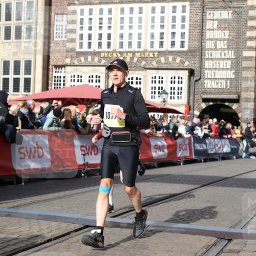 05.10.2025 - 20. swb-Marathon Bremen Yannick Fuchs http://msf.ph/oto/9253999 05.10.2025 10:54:46 Ziel 9367, 10174, 10178, 10296, 10768, 11045, 11089, 11321, 11694 meine-sportfotos.de