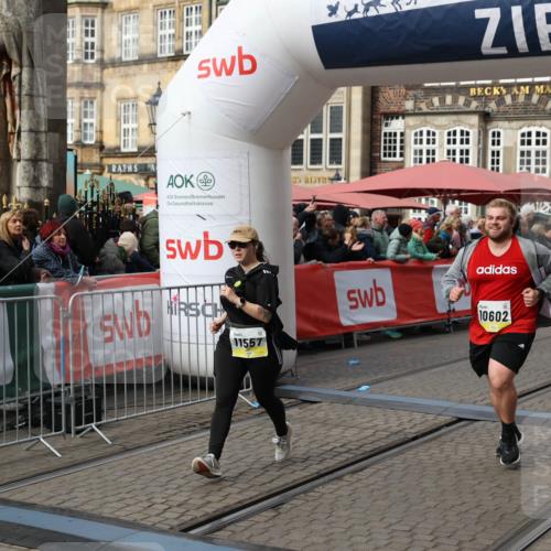 05.10.2025 - 20. swb-Marathon Bremen Yannick Fuchs http://msf.ph/oto/9254008 05.10.2025 11:14:55 Ziel 9303, 10602, 11448, 11557 meine-sportfotos.de