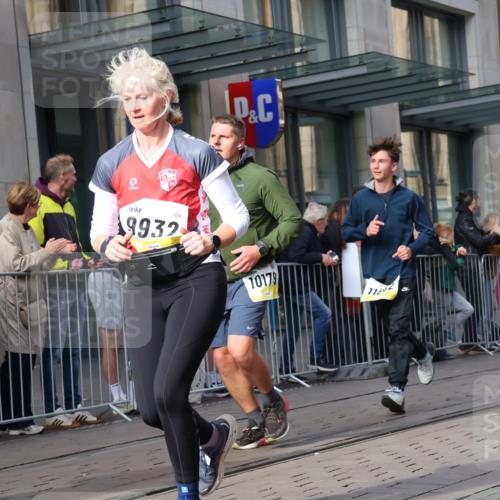 05.10.2025 - 20. swb-Marathon Bremen Strokosch-Dieckow http://msf.ph/oto/9254009 05.10.2025 10:56:08 Ziel 8118, 9258, 9424, 9547, 9783, 9790, 9886, 9932, 10005, 10008, 10028, 10042, 10179, 10191, 10196, 10387, 10424, 10546, 10590, 10648, 10971, 10992, 11100, 11253, 11260, 11364, 11475, 11554, 11571, 11662, 11691, 11723, 8118, 9258, 9424, 9547, 9783, 9790, 9886, 9932, 10005, 10008, 10028, 10042, 10179, 10191, 10196, 10387, 10424, 10546, 10590, 10648, 10971, 10992, 11100, 11253, 11260, 11364, 11475, 11554, 11571, 11662, 11691 meine-sportfotos.de