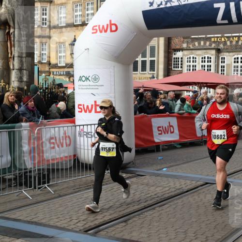05.10.2025 - 20. swb-Marathon Bremen Yannick Fuchs http://msf.ph/oto/9254018 05.10.2025 11:14:55 Ziel 9303, 10602, 11448, 11557 meine-sportfotos.de