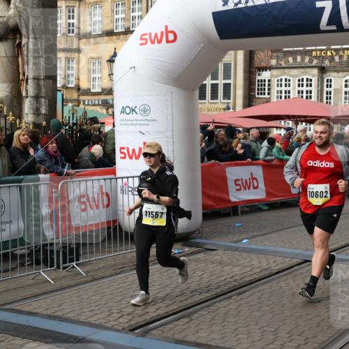05.10.2025 - 20. swb-Marathon Bremen Yannick Fuchs http://msf.ph/oto/9254027 05.10.2025 11:14:55 Ziel 9303, 10602, 11448, 11557 meine-sportfotos.de
