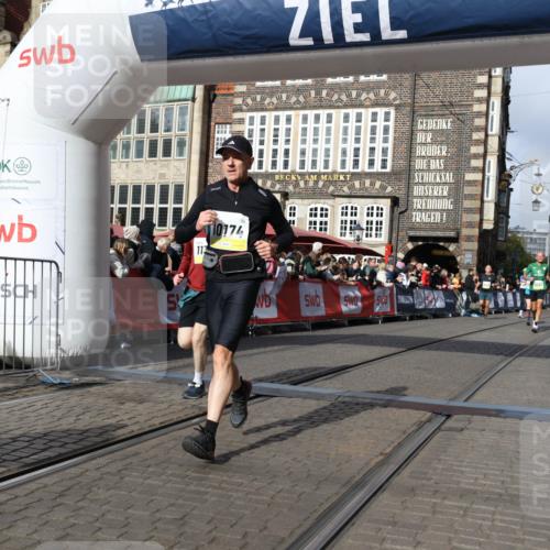 05.10.2025 - 20. swb-Marathon Bremen Yannick Fuchs http://msf.ph/oto/9254029 05.10.2025 10:54:46 Ziel 9367, 10174, 10178, 10296, 10768, 11045, 11089, 11321, 11694 meine-sportfotos.de