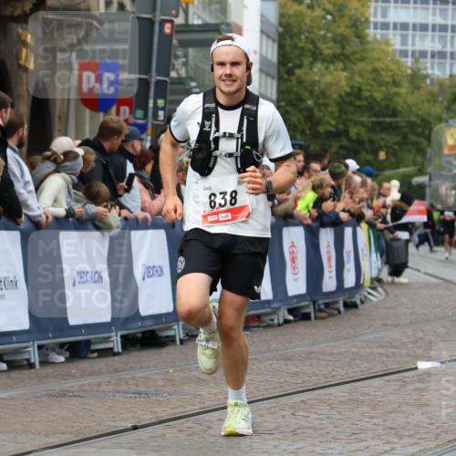 05.10.2025 - 20. swb-Marathon Bremen Strokosch-Dieckow http://msf.ph/oto/9254035 05.10.2025 12:52:02 Ziel 838, 900, 1360, 5423, 9080 meine-sportfotos.de