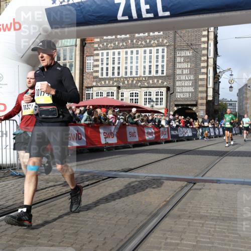 05.10.2025 - 20. swb-Marathon Bremen Yannick Fuchs http://msf.ph/oto/9254038 05.10.2025 10:54:46 Ziel 9367, 10174, 10178, 10296, 10768, 11045, 11089, 11321, 11694 meine-sportfotos.de