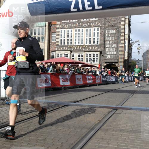 05.10.2025 - 20. swb-Marathon Bremen Yannick Fuchs http://msf.ph/oto/9254048 05.10.2025 10:54:46 Ziel 9367, 10174, 10178, 10296, 10768, 11045, 11089, 11321, 11694 meine-sportfotos.de