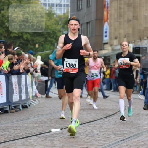 05.10.2025 - 20. swb-Marathon Bremen Strokosch-Dieckow http://msf.ph/oto/9254056 05.10.2025 12:52:05 Ziel 838, 900, 1034, 1360, 5423, 9080 meine-sportfotos.de