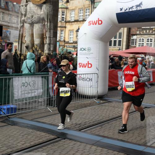 05.10.2025 - 20. swb-Marathon Bremen Yannick Fuchs http://msf.ph/oto/9254058 05.10.2025 11:14:55 Ziel 9303, 10602, 11448, 11557 meine-sportfotos.de
