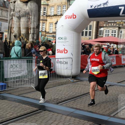 05.10.2025 - 20. swb-Marathon Bremen Yannick Fuchs http://msf.ph/oto/9254067 05.10.2025 11:14:56 Ziel 9303, 10602, 11448, 11557 meine-sportfotos.de