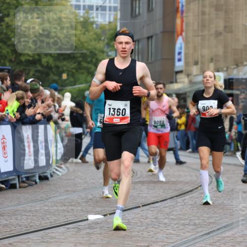 05.10.2025 - 20. swb-Marathon Bremen Strokosch-Dieckow http://msf.ph/oto/9254077 05.10.2025 12:52:05 Ziel 838, 900, 1034, 1360, 5423, 9080 meine-sportfotos.de