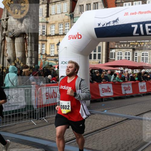 05.10.2025 - 20. swb-Marathon Bremen Yannick Fuchs http://msf.ph/oto/9254079 05.10.2025 11:14:56 Ziel 9303, 10602, 11448, 11557 meine-sportfotos.de