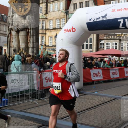 05.10.2025 - 20. swb-Marathon Bremen Yannick Fuchs http://msf.ph/oto/9254090 05.10.2025 11:14:56 Ziel 9303, 10602, 11448, 11557 meine-sportfotos.de