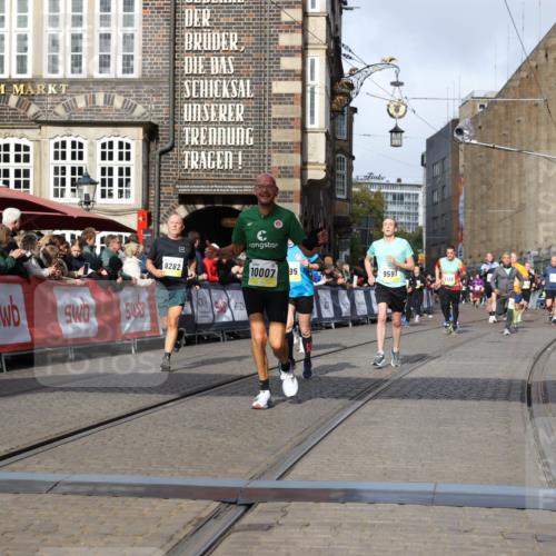 05.10.2025 - 20. swb-Marathon Bremen Yannick Fuchs http://msf.ph/oto/9254102 05.10.2025 10:54:49 Ziel 9282, 9295, 9591, 10007, 10174, 11321, 11694 meine-sportfotos.de