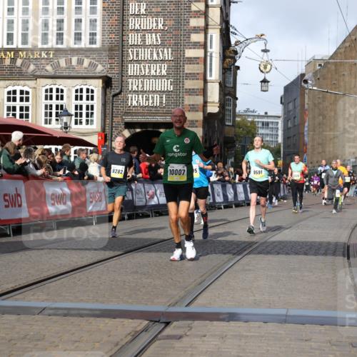 05.10.2025 - 20. swb-Marathon Bremen Yannick Fuchs http://msf.ph/oto/9254116 05.10.2025 10:54:49 Ziel 9282, 9295, 9591, 10007, 10174, 11321, 11694 meine-sportfotos.de