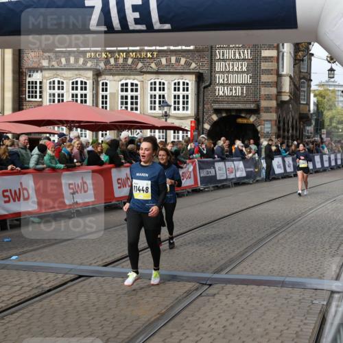 05.10.2025 - 20. swb-Marathon Bremen Yannick Fuchs http://msf.ph/oto/9254118 05.10.2025 11:14:57 Ziel 9303, 10602, 11448, 11557 meine-sportfotos.de