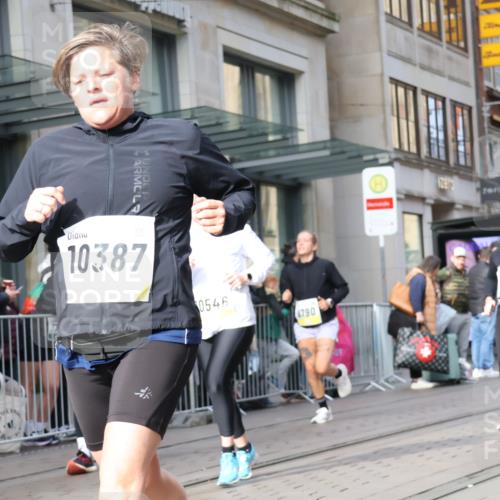 05.10.2025 - 20. swb-Marathon Bremen Strokosch-Dieckow http://msf.ph/oto/9254123 05.10.2025 10:56:11 Ziel 8118, 9266, 9424, 9547, 9783, 9790, 9886, 9932, 10005, 10008, 10028, 10042, 10059, 10179, 10191, 10196, 10387, 10424, 10546, 10590, 10644, 10648, 10683, 10971, 11100, 11253, 11260, 11475, 11571, 11662, 11691, 11723, 8118, 9266, 9424, 9547, 9783, 9790, 9886, 9932, 10005, 10008, 10028, 10042, 10059, 10179, 10191, 10196, 10387, 10424, 10546, 10590, 10644, 10648, 10683, 10971, 11100, 11253, 11260, 11475, 11571, 11662, 11691 meine-sportfotos.de