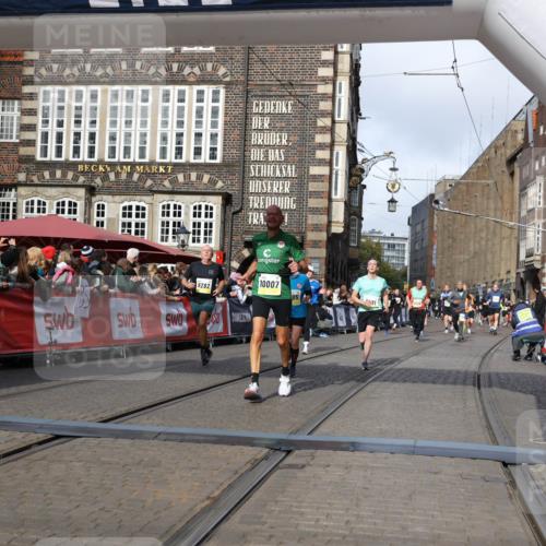 05.10.2025 - 20. swb-Marathon Bremen Yannick Fuchs http://msf.ph/oto/9254145 05.10.2025 10:54:49 Ziel 9282, 9295, 9591, 10007, 10174, 11321, 11694 meine-sportfotos.de