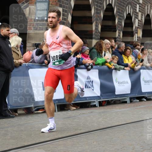 05.10.2025 - 20. swb-Marathon Bremen Strokosch-Dieckow http://msf.ph/oto/9254154 05.10.2025 12:52:12 Ziel 900, 1034, 9080 meine-sportfotos.de
