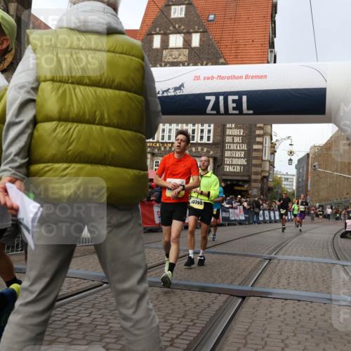05.10.2025 - 20. swb-Marathon Bremen Yannick Fuchs http://msf.ph/oto/9254158 05.10.2025 10:45:50 Ziel 28, 8000, 9200, 9222, 9709, 10053, 10350, 10639, 10792, 10823, 11678, 11745 meine-sportfotos.de