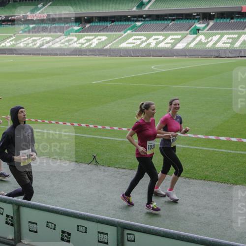 05.10.2025 - 20. swb-Marathon Bremen Michael Burmester http://msf.ph/oto/9254163 05.10.2025 10:42:38 Laufen im Stadion 7069, 8225, 8865, 9212, 9276, 9288, 9410, 9476, 9481, 9519, 9557, 9648, 9664, 9680, 9726, 9734, 9760, 9798, 9806, 9815, 9826, 9945, 9972, 9999, 10031, 10074, 10082, 10087, 10239, 10245, 10248, 10264, 10365, 10366, 10396, 10412, 10415, 10417, 10463, 10499, 10684, 10824, 10860, 10861, 10943, 11030, 11073, 11112, 11126, 11142, 11170, 11172, 11206, 11395, 11584, 11634, 8533, 9632, 9836, 9837, 9982, 10125, 10148, 10214, 10333, 10706, 10937, 10998 meine-sportfotos.de