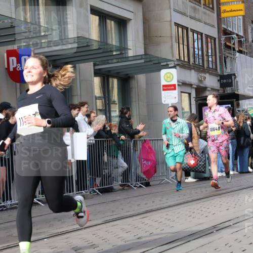 05.10.2025 - 20. swb-Marathon Bremen Strokosch-Dieckow http://msf.ph/oto/9254171 05.10.2025 10:56:13 Ziel 8118, 9266, 9424, 9547, 9783, 9790, 9886, 9932, 10005, 10008, 10028, 10042, 10059, 10179, 10191, 10387, 10424, 10546, 10590, 10644, 10648, 10683, 10971, 11100, 11253, 11260, 11475, 11571, 11662, 11691, 11723, 8118, 9266, 9424, 9547, 9783, 9790, 9886, 9932, 10005, 10008, 10028, 10042, 10059, 10179, 10191, 10387, 10424, 10546, 10590, 10644, 10648, 10683, 10971, 11100, 11253, 11260, 11475, 11571, 11662, 11691 meine-sportfotos.de
