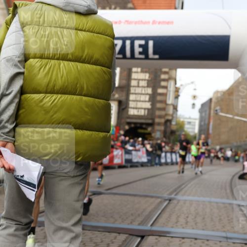 05.10.2025 - 20. swb-Marathon Bremen Yannick Fuchs http://msf.ph/oto/9254178 05.10.2025 10:45:51 Ziel 28, 8000, 9200, 9222, 9709, 9960, 10350, 10639, 10792, 10823, 11678, 11745 meine-sportfotos.de