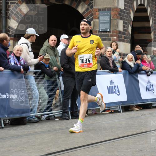 05.10.2025 - 20. swb-Marathon Bremen Strokosch-Dieckow http://msf.ph/oto/9254182 05.10.2025 12:52:15 Ziel 1000, 1034 meine-sportfotos.de